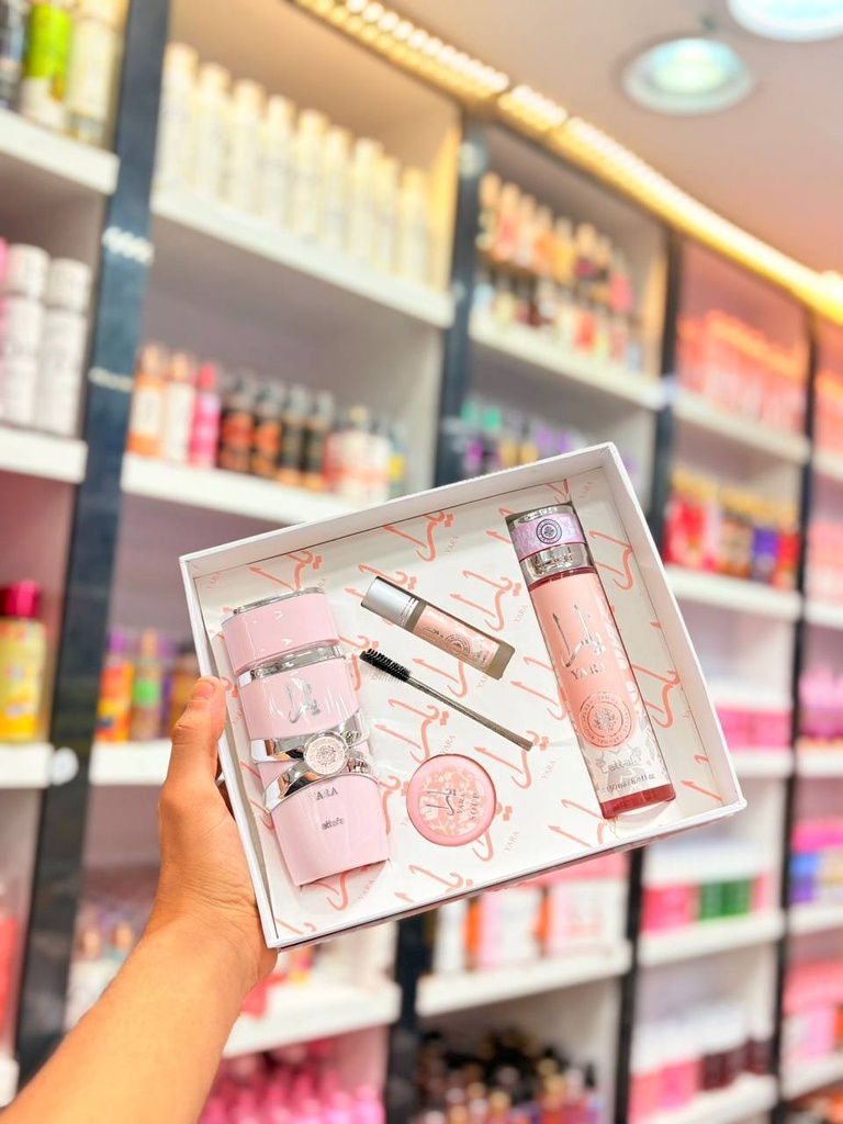 🎁 مجموعة يارا الاصلي – لمسة فخامة وأنوثة في بوكس واحد ✨🌸
لو بتدور على هدية راقية تخطف العين قبل القلب… فـ بوكس YARA من لطافة هو الاختيار الصح!

💗 تصميم ناعم – ألوان ملكية – ريحة تعلق في الذاكرة
المجموعة فيها:
✨ برفان يارا الأصلي
✨ معطر جسم بنفس الرائحة
✨ فرشه حواجب
✨صابونه حواجب
✨ إضافة صغيرة لطيفة للروتين اليومي

بوكس كامل، شكله يشرف اللى يهادي بيه… ويفرح اللي يستلمه 💝
مناسب للهدية، الخطوبة، عيد ميلاد، أو حتى لنفسك لأنك تستاهلي/تستاهل الأفضل 😉